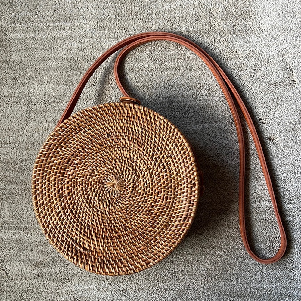 Woven natural wicker rattan bag
